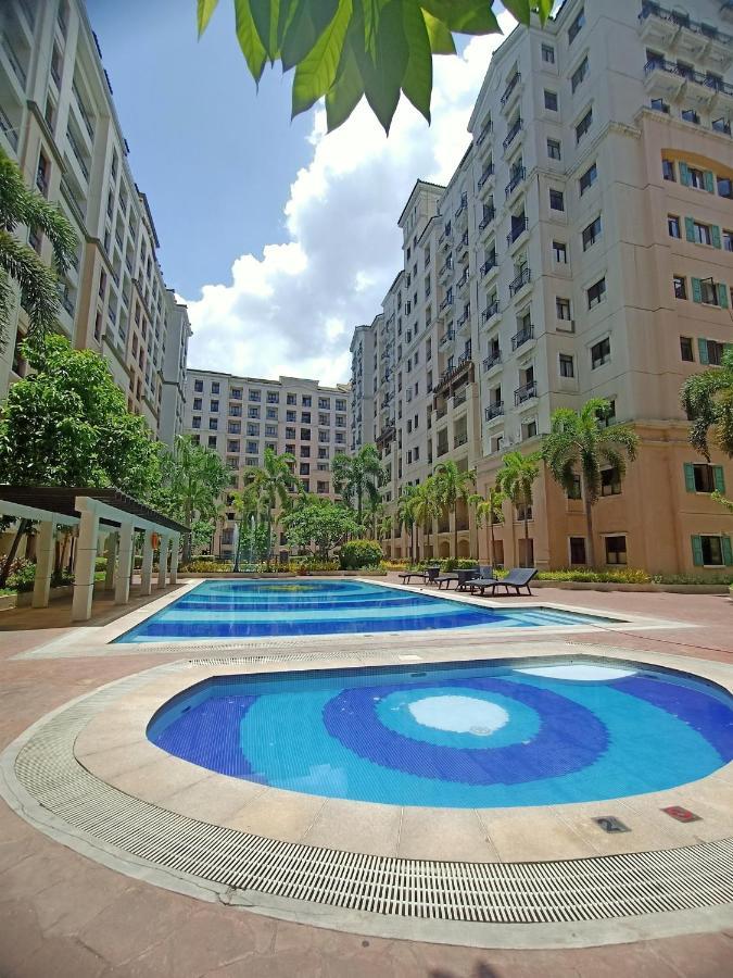 Taj'S Condotel Pasay Esterno foto
